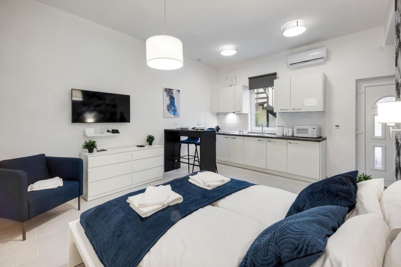Modern In Authentic Area Apartment